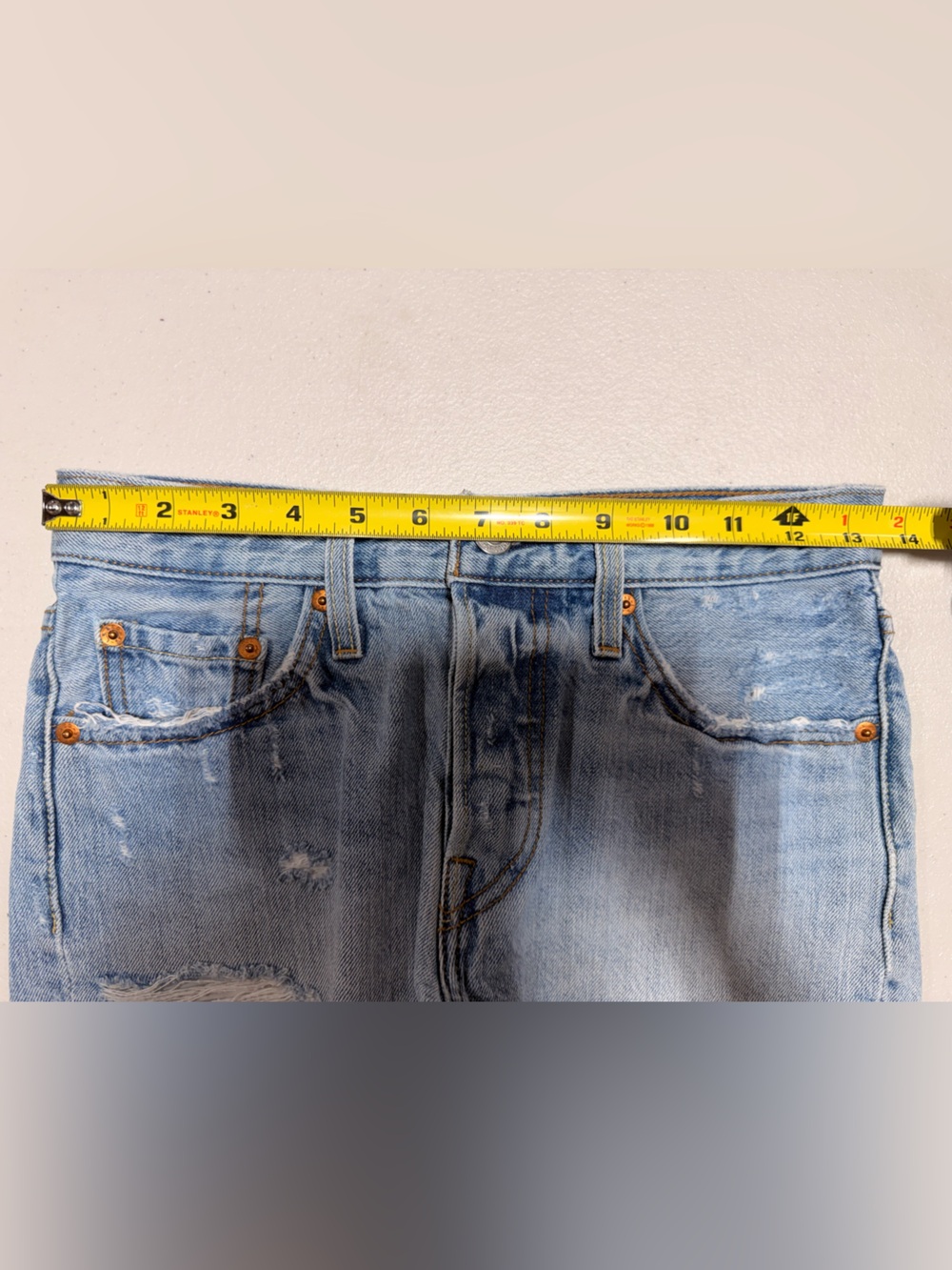 Levi’s 501 High Rise Cut Off Shorts Size 25 Light Wash Distressed Denim - Picture 7 of 10